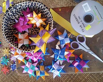 8-pointed stars with ribbon and scissors